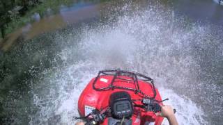 Honda fourtrax 250 por el agua 1 gopro hero [upl. by Darnoc]