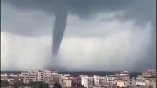 Il video della tromba marina nel mare davanti a Livorno [upl. by Balcer350]