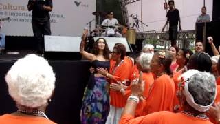 Aline Calixto e Meninas de Sinhá  Canto de Areia  Clara Nunes na Praça da Liberdade BH [upl. by Ttirrem]