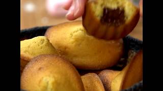 Madeleines fourrées au chocolat fondant  Les Carnets de Julie [upl. by Arlette691]