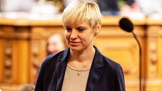 Fast 34 000 Euro AfD Politikerin flieht nach Russland und kassiert weiter ab [upl. by Deonne]