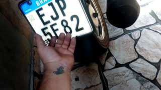 Placa Mercosul com três parafusos para não quebrar Suzuki Burgman AN125 [upl. by Etteroma]