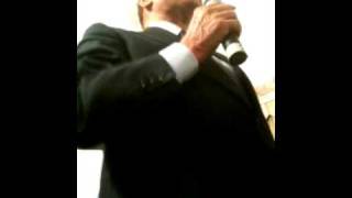 Berlusconi sings Cafè du Palais  Berlusconi canta Cafè du Palais [upl. by Feinleib671]