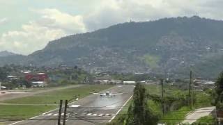 Landings and take off from Tegucigalpa Toncontin HONDURAS [upl. by Durtschi753]