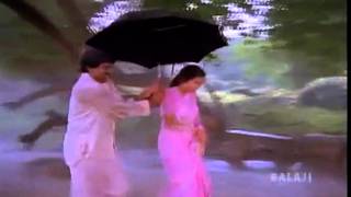 Chiranjeevi Suhasini  Aradhana Song  Are emaindi [upl. by Isleen]