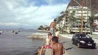 Molecada pulando na Baía de Guanabara [upl. by Lorianna]