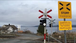 Behind the scenes Malvik Railroad crossing Trøndelag Norway 1 and 2  Malvik Planovergang 1 og 2 [upl. by Linder]