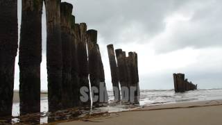 Nederland schoorl strand met golfbreker palen en strekdammen [upl. by Rovert]