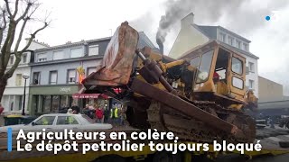 Agriculteurs en colère Le dépôt pétrolier toujours bloqué [upl. by Vera]