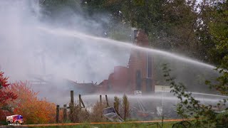 Grote brand in leegstaande boerderij  De Boese Drachtstercompagnie [upl. by Yatnahc]