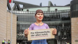 Caritas in NRW mit „Jenny“ vor dem Landtag [upl. by Airamesor]