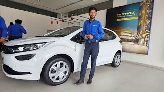 2024 Tata Altroz Xm S Petrol Detail Review  मात्र 7 Lakh रुपए में Sunroof 😍  Altroz XM S review [upl. by Landel]