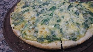 Pizza de Espinaca y Salsa Blanca Masa hecha en Panificadora [upl. by Aralomo]