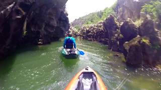 Présentation dans les gorges de l Hérault du canoe gonflable Gumotex  Palava [upl. by Paige]