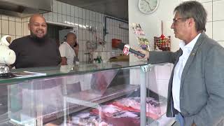 Marktplauscherl  Im Fischgeschäft und bei den Prosciutto Grammeln [upl. by Ylim974]