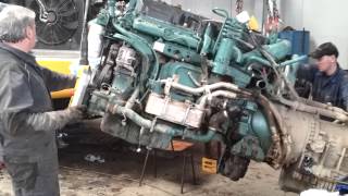 VOLVO A 25 D MOTOR ENTNAHME ZUR PTO ABDICHTUNG [upl. by Elliven320]