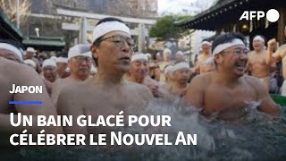 À Tokyo des fidèles plongent dans un bain de glace pour célébrer le Nouvel An  AFP [upl. by Dedra]