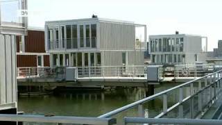 Wohnen auf dem Wasser Schwimmende Häuser in Amsterdam  euromaxx [upl. by Anaek]