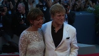 Robert Redford enflamme le tapis rouge de Venise [upl. by Santoro497]