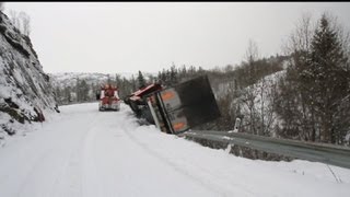 LKW stürzt 60 Meter tief Fahrer überlebt [upl. by Kit577]