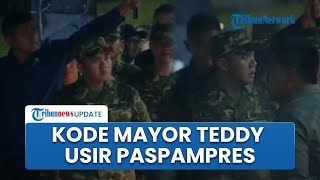 Mayor Teddy Usir Paspampres Berbadan Tegap yang Payungi Presiden Prabowo di Parade Senja Akmil [upl. by Ahsiyt]