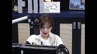 RED VELVET WENDY LISTEN TO APT BY ROSÉ amp BRUNO MARS [upl. by Hertz]