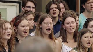 Flashmob JohannesPassion BWV 245 Chorus Herr unser Herrscher [upl. by Zinn]