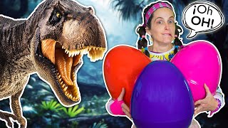 BROMA con HUEVOS GIGANTES de DINOSAURIO 🦖 BUSCANDO HUEVOS SORPRESA de PASCUA [upl. by Humo]