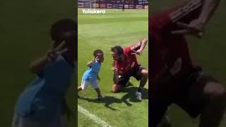 محمود كهربا مع ابن بيرسي تاو في تدريبات الأهلي 🔴👶 [upl. by Nurav]