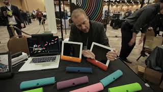 Un support pour iPad qui amplifie le son au CES 2013 [upl. by Gideon]