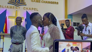 Musician Akwaboah passionately ksses Wife in a beautiful classic white wedding 💍❤️ [upl. by Thorwald]