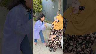 SEMUA YANG DISUNTIK RAISHA DIKASIH ROTI shorts [upl. by Ngo]