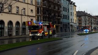 Löschzug Berufsfeuerwehr Wuppertal Barmen mit Elberfelder DLK [upl. by Aisak]