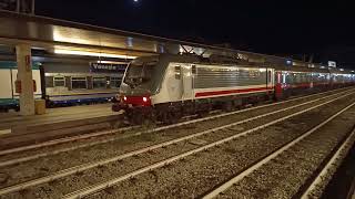 Treno Intercity Notte Trieste  Roma in arrivo a Venezia S Lucia [upl. by Comyns137]