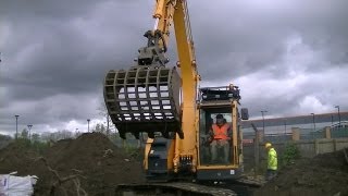 Excavator with sieve bucket [upl. by Bolan]