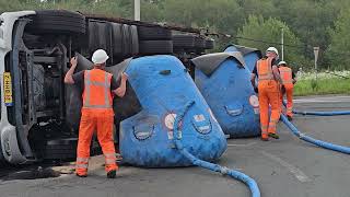 Oprit A15 bij Papendrecht afgesloten na kantelen vrachtwagen [upl. by Atalaya]