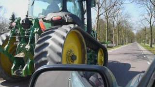 John Deere 8345 RT haalt auto in  Trekkerwebnl [upl. by Twelve667]