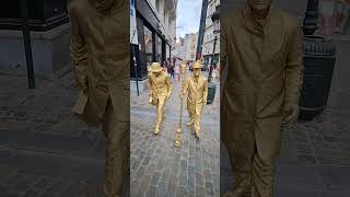 twee gouden mannen in Brussel shortsvideo brussel belgië goud [upl. by Pattie]