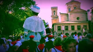 Los gigantes y cabezudos de Pamplona YaFaltaMenos [upl. by Kermit298]