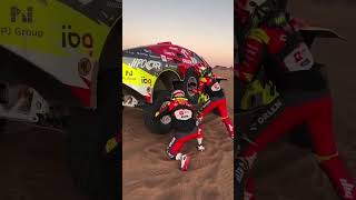 Así se cambia un neumático en el desierto 🏁🏜🔥 rally dakar dakar2024 prokop rallydakar [upl. by Elocin521]