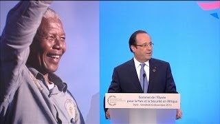 Hollande sur la mort de Mandela quotle monde est en deuilquot  0612 [upl. by Ojok]