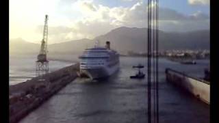 Crociera Costa Concordia collide con la banchina nel porto di Palermo [upl. by Lussi667]