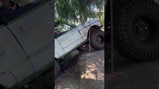 MODIFIED RANGE ROVER CRAWLING UP A LEDGE offroad offroadtrial rangerover offroad4x4 4x4 [upl. by Nixon395]