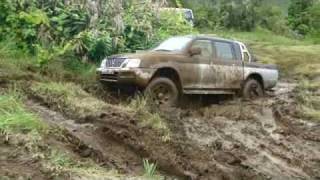 HILUX vs L200 [upl. by Rendrag]