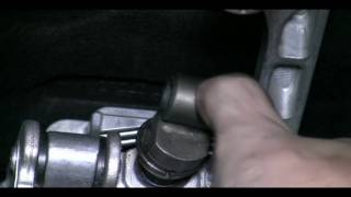 BMW  OEM selector rod joint total movement [upl. by Ellerahs]