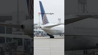 tow barless trips pushback United Boeing 7673 munich vial airport [upl. by Skinner]