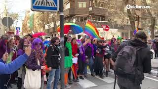 8M  El fachitour frente a la sede de Vox bloquea la caravana de Hazte Oir [upl. by Farkas]