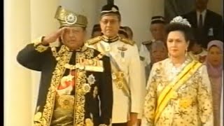 Rare Negaraku  Hormat Diraja 2001  Royal Salute of Malaysia [upl. by Adnilem]