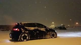 Volkswagen golf R MK7 launch control in the snow [upl. by Saum]