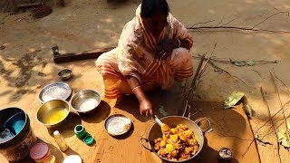 Bengals Famous Chicken Curry in Mud Oven prepared by Grandmother  Village Style Chicken Recipe [upl. by Mulford]